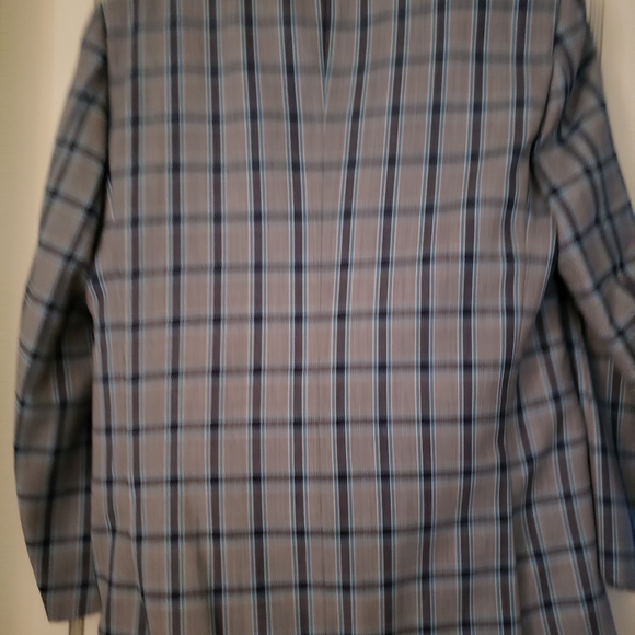 Sophisticated Tiglio Rosso 3 piece men's suit. Shades of blue plaid. - Picture 3 of 12